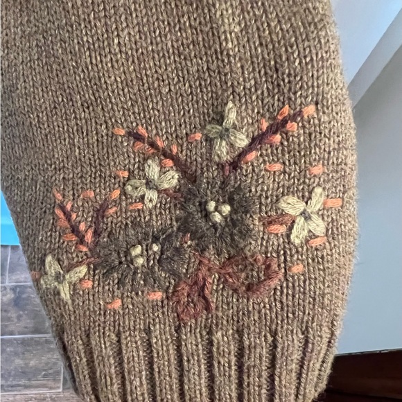 Eddie Bauer size medium beautiful olive color sweater with embroidery. - Picture 2 of 3